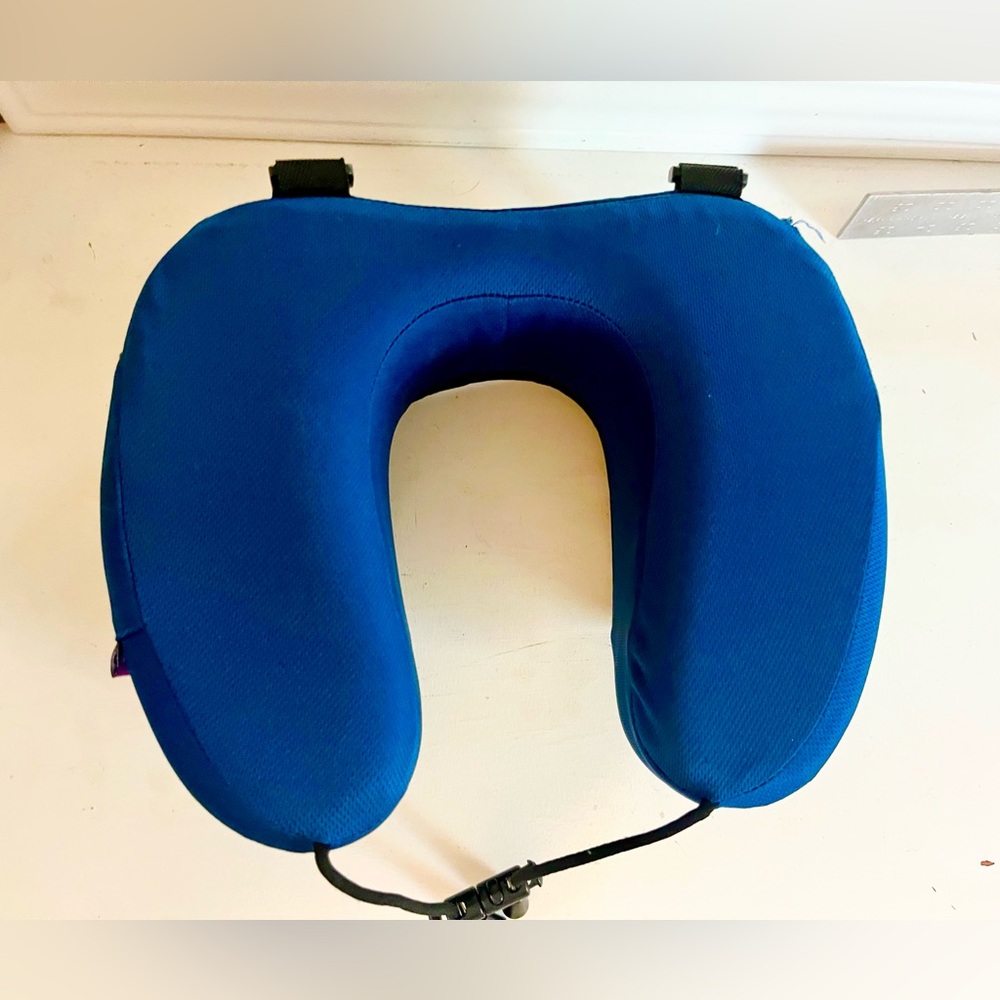 Cabeau Travel Neck Memory foam Support Pillow - Picture 6 of 9